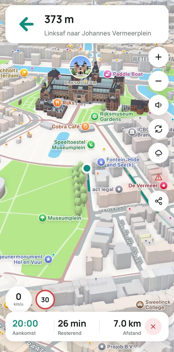 In-navigatie kaartweergave met eerstvolgende afslag en gemarkeerde routelijn